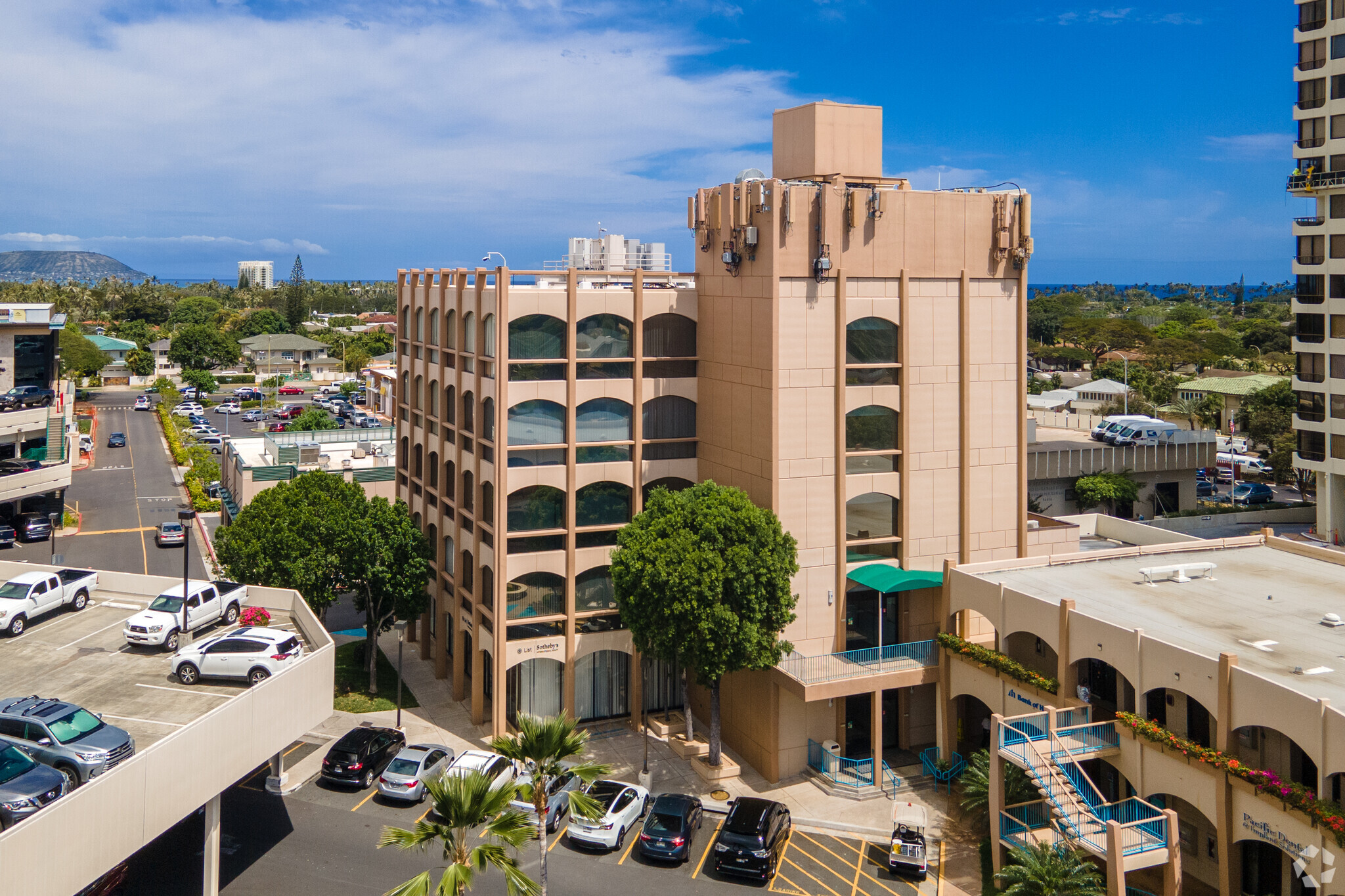 4211 Waialae Ave, Honolulu, HI à louer Photo principale- Image 1 de 7