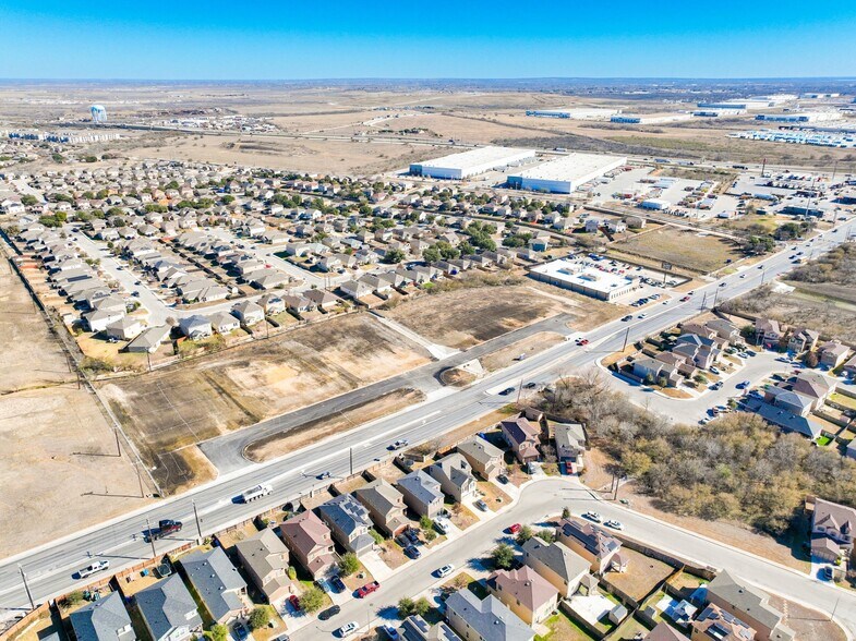 IH-10 E & N Foster Rd, San Antonio, TX à vendre - Photo principale - Image 2 de 36