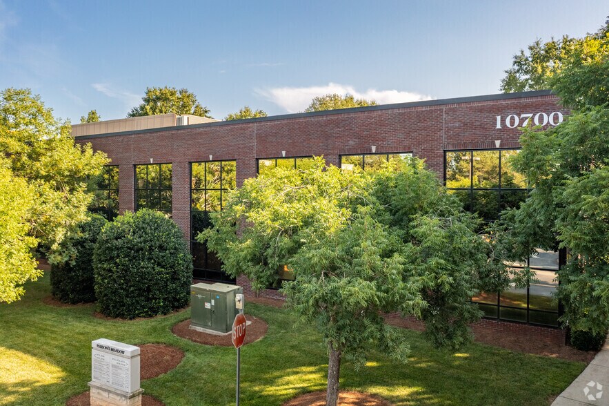10700 Medlock Bridge Rd, Duluth, GA à louer - Photo du bâtiment - Image 3 de 9