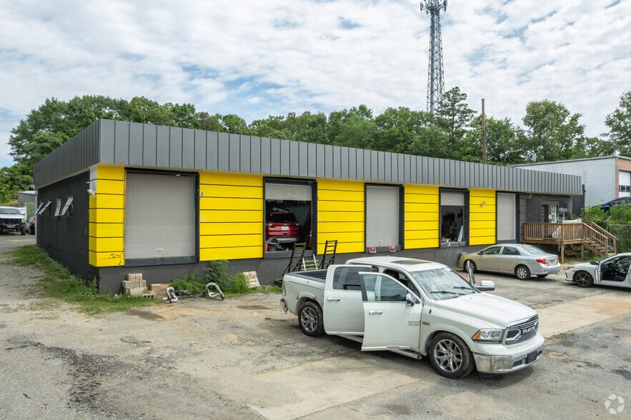 860 W Main St, Spartanburg, SC for sale - Building Photo - Image 1 of 39