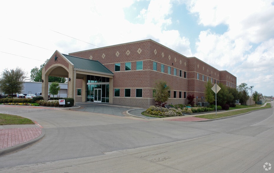 911 E Highway 121, Lewisville, TX for lease - Building Photo - Image 3 of 5