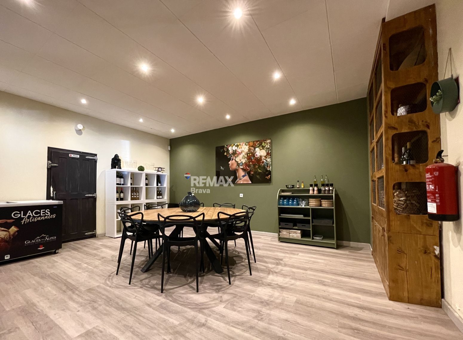 Retail in Roses, Gerona for lease Interior Photo- Image 1 of 25