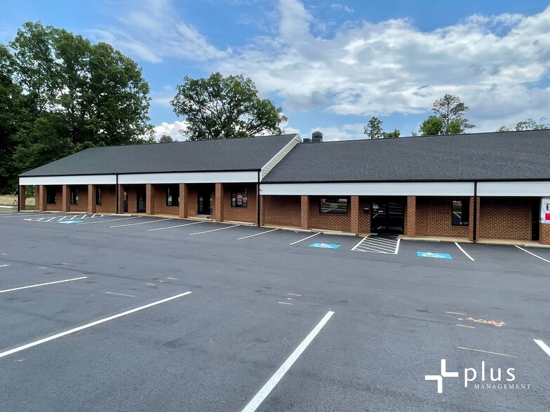 7-17 W Hundred Rd, Chester, VA for lease - Building Photo - Image 2 of 2