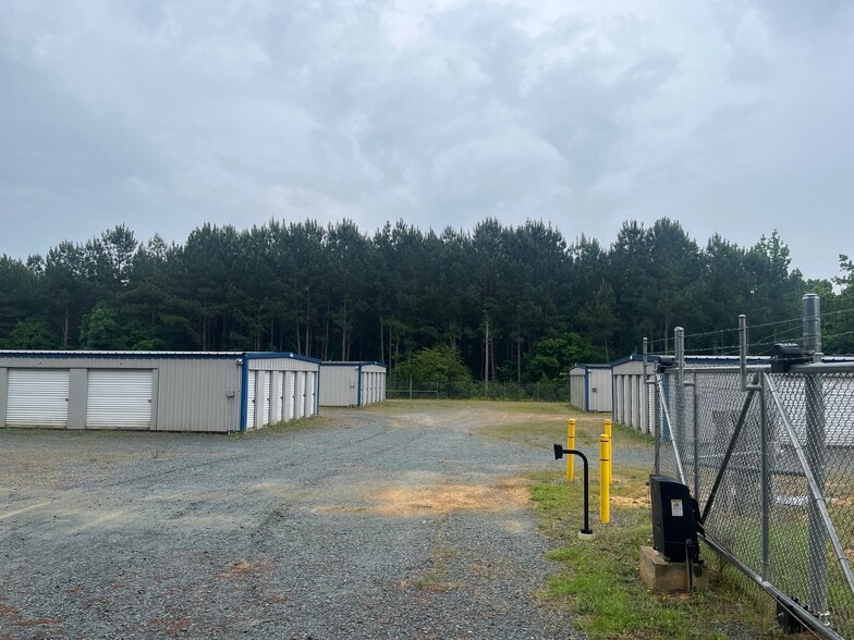 Wadesboro Storage Portfolio portfolio of 3 properties for sale on LoopNet.ca - Building Photo - Image 2 of 4