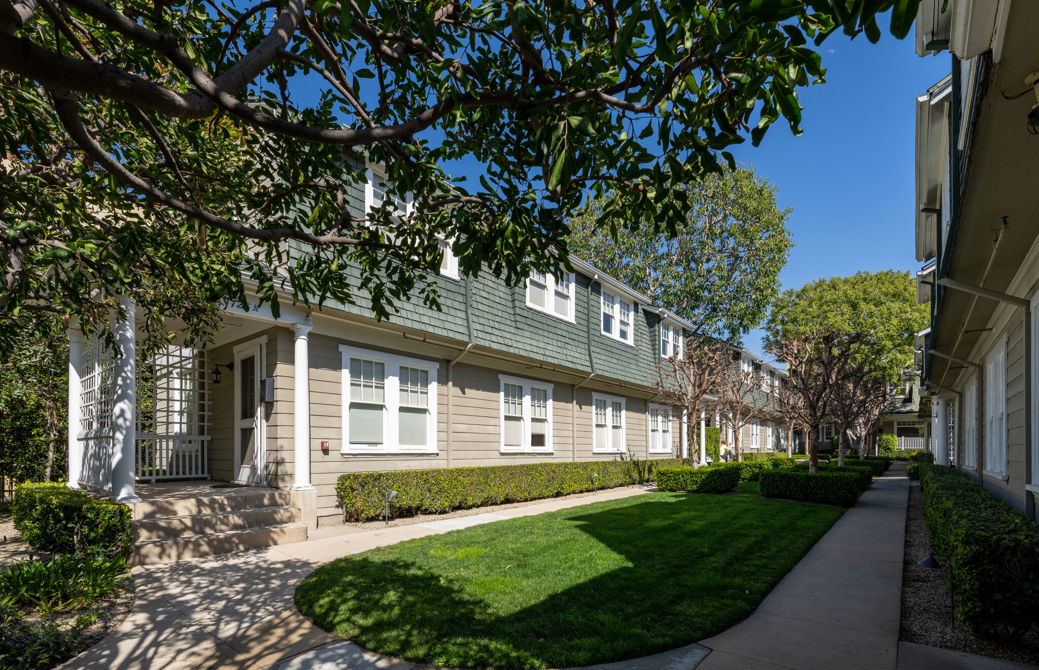 1720-1728 Whitley Ave, Los Angeles, CA for lease Building Photo- Image 1 of 4