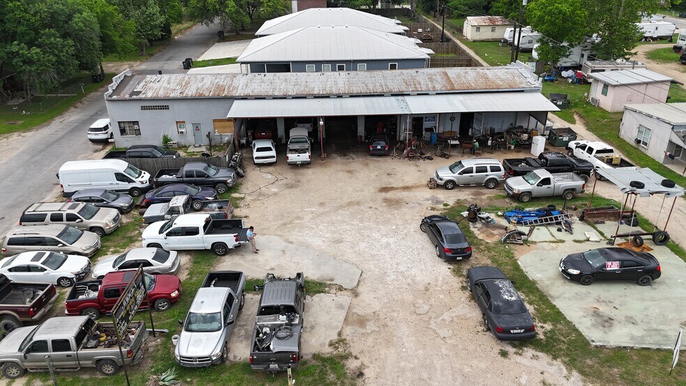 1314 E Pierce St, Luling, TX à vendre - Photo du bâtiment - Image 3 de 12