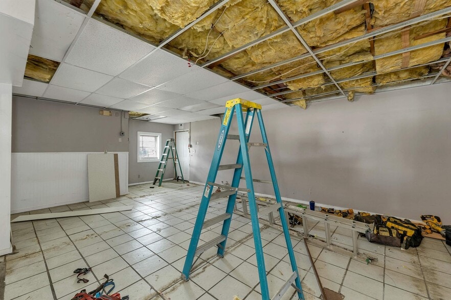 6 Main St, Farmington, NH for sale - Interior Photo - Image 2 of 9