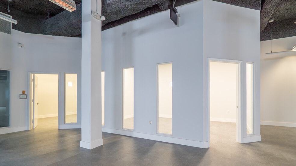 12250 NE 13th Ct, North Miami, FL for lease - Interior Photo - Image 3 of 7