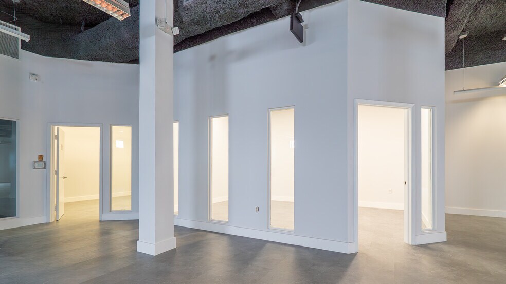 12250 NE 13th Ct, North Miami, FL à louer - Photo intérieure - Image 3 de 7