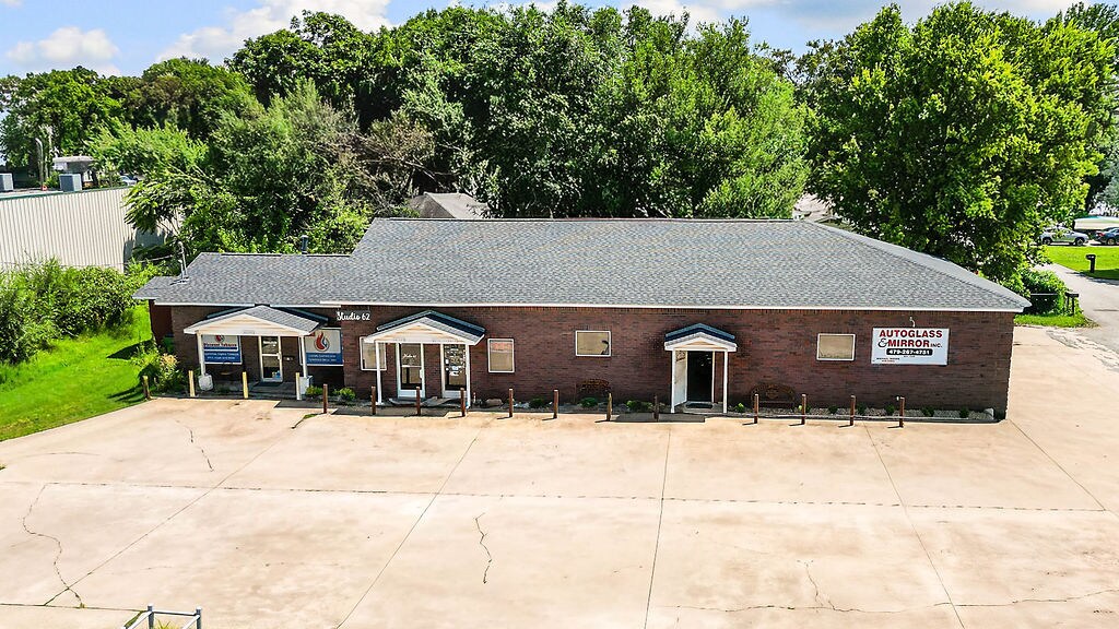 65 W Main St, Farmington, AR à vendre Photo du bâtiment- Image 1 de 65