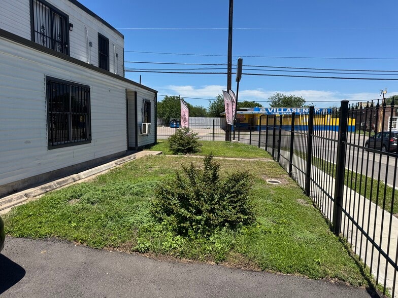 1907 Goliad Rd, San Antonio, TX for lease - Building Photo - Image 3 of 44