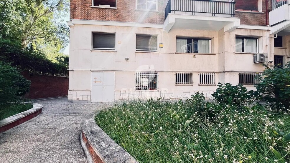 Retail in Madrid, Madrid for lease - Building Photo - Image 1 of 3