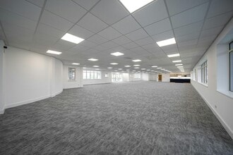 Cams Hl, Fareham for lease Interior Photo- Image 1 of 3
