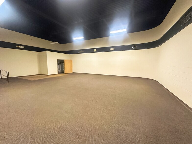 6424 E Independence Blvd, Charlotte, NC à louer - Photo du bâtiment - Image 3 de 11