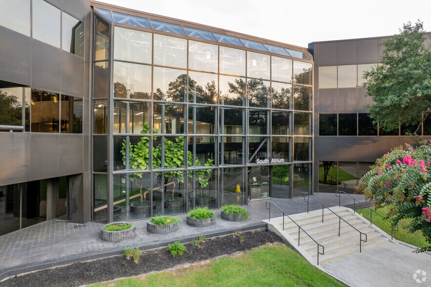 16800 Greenspoint Park, Houston, TX à louer - Photo du bâtiment - Image 3 de 6