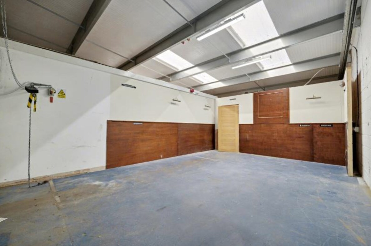 Roman Park, Tamworth, STS B77 5DQ - Unit Unit 6 -  - Interior Photo - Image 2 of 12