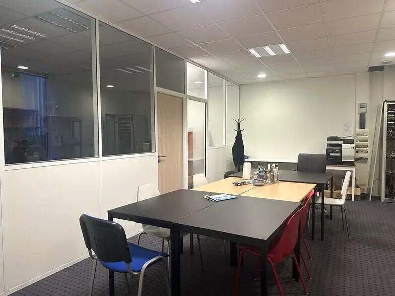 Bureau dans Lyon à louer - Photo du bâtiment - Image 2 de 7