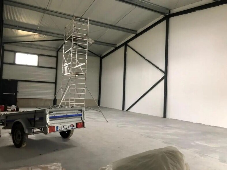 Industrial in Bezons for lease - Interior Photo - Image 2 of 3