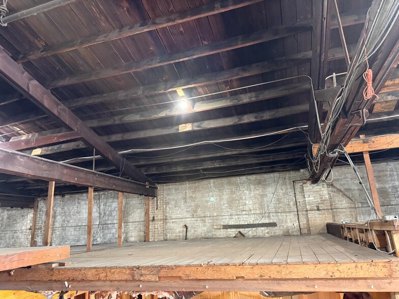 64 E Washington Ave, Pleasantville, NJ for lease - Interior Photo - Image 2 of 23