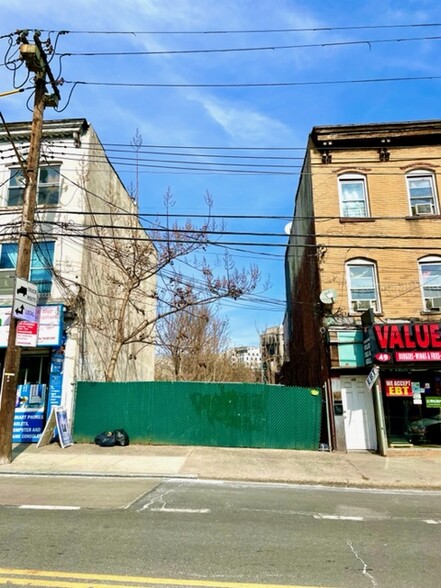 51 Victory Blvd, Staten Island, NY for sale - Building Photo - Image 3 of 6