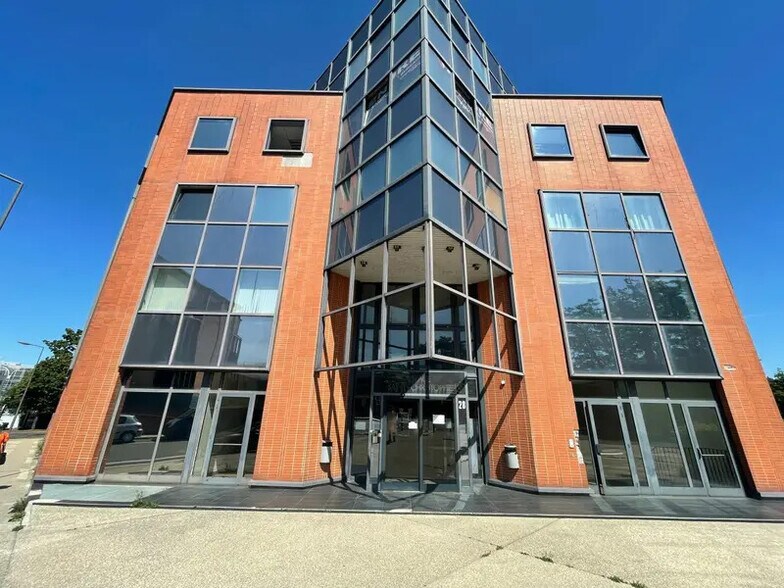 Bureau dans Cergy à louer - Photo du bâtiment - Image 1 de 9