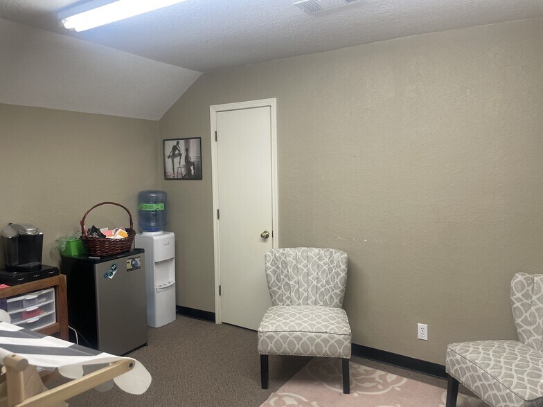 1105 Walnut Dr, Ardmore, OK for lease - Interior Photo - Image 2 of 15