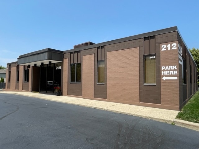 212-224 S Milwaukee Ave Office Portfolio portfolio of 2 properties for sale on LoopNet.ca Primary Photo- Image 1 of 3