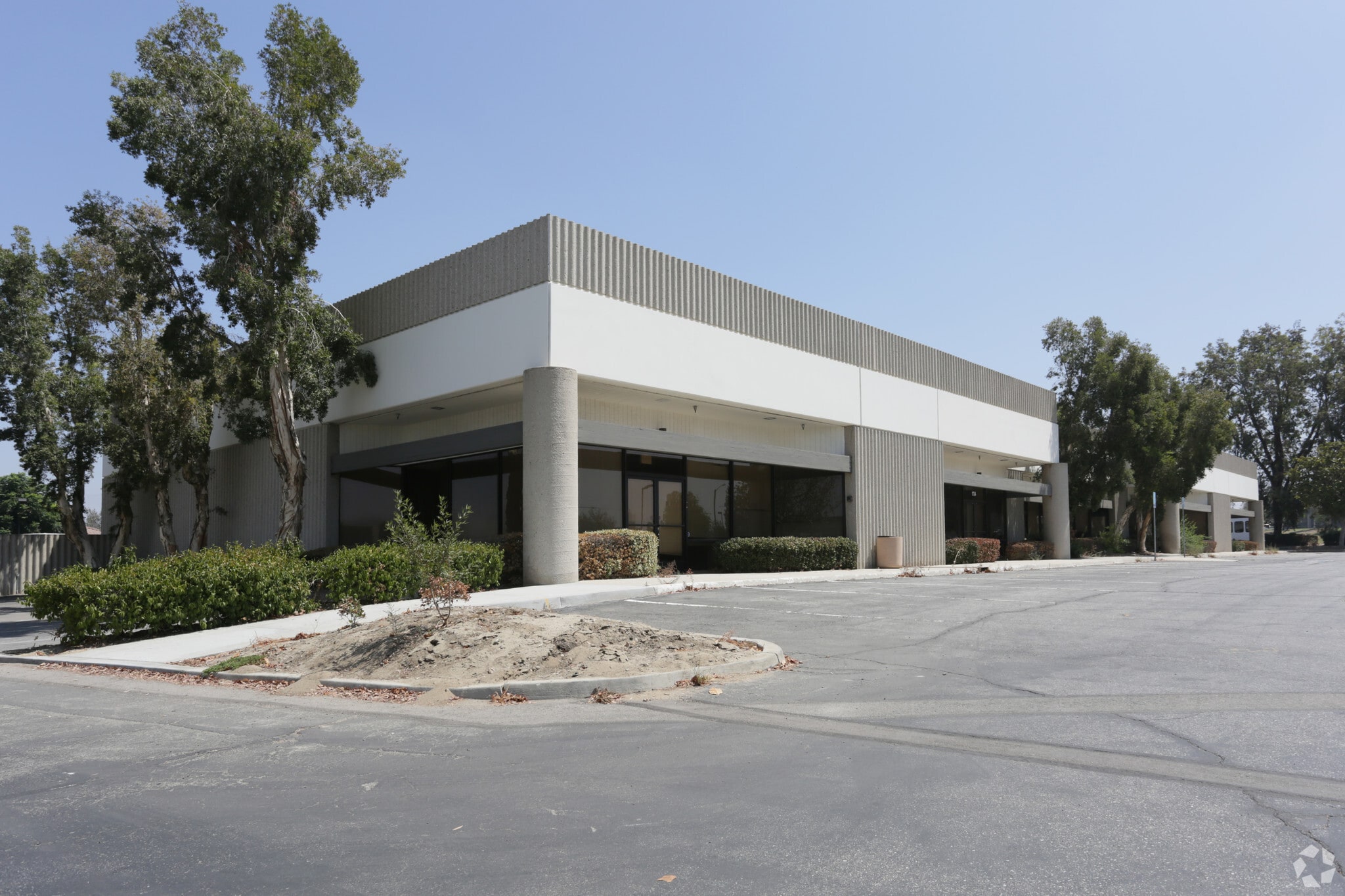 1701-1755 Orange Tree Ln, Redlands, CA for lease Primary Photo- Image 1 of 16
