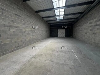 Plus de détails pour Local d'activités à louer