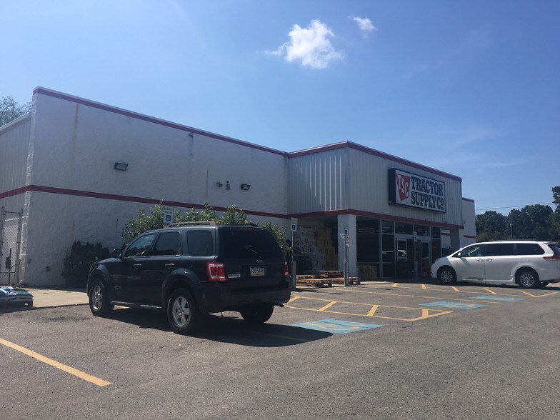 25 Williamson Rd, Greenville, PA for lease - Building Photo - Image 2 of 5