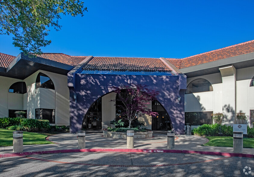 1601 S De Anza Blvd, Cupertino, CA à louer - Photo du bâtiment - Image 1 de 3