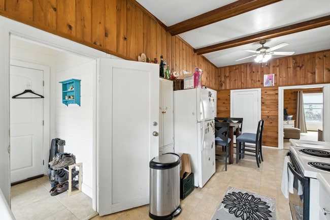 575 Myrtle St, Half Moon Bay, CA for sale - Interior Photo - Image 2 of 60