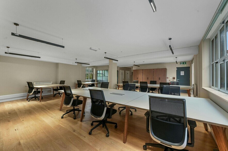 30A Highgate Rd, Londres à louer - Photo du bâtiment - Image 3 de 32