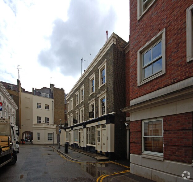 16 Barter St, Londres à louer - Photo du bâtiment - Image 2 de 3