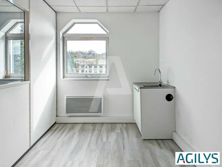 Office in Orsay for lease - Interior Photo - Image 3 of 9