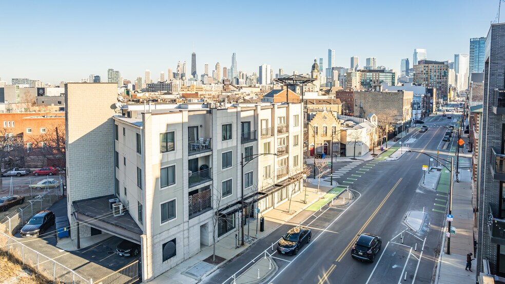 875 N Milwaukee Ave, Chicago, IL à vendre - Photo du bâtiment - Image 3 de 35