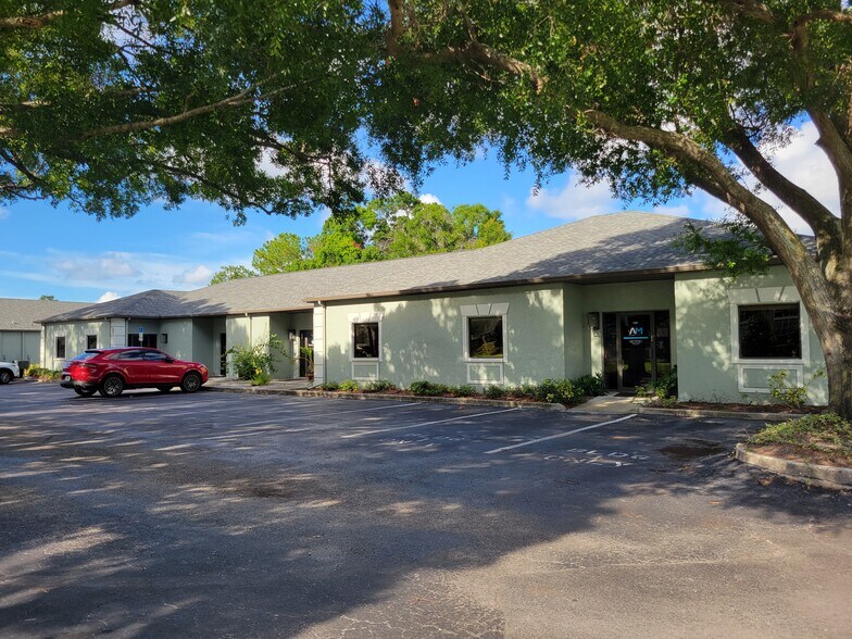 13555 Automobile Blvd, Clearwater, FL for lease - Building Photo - Image 2 of 4