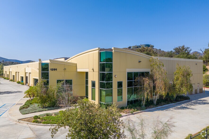1291 Pacific Oaks Pl, Escondido, CA à louer - Photo du bâtiment - Image 1 de 13