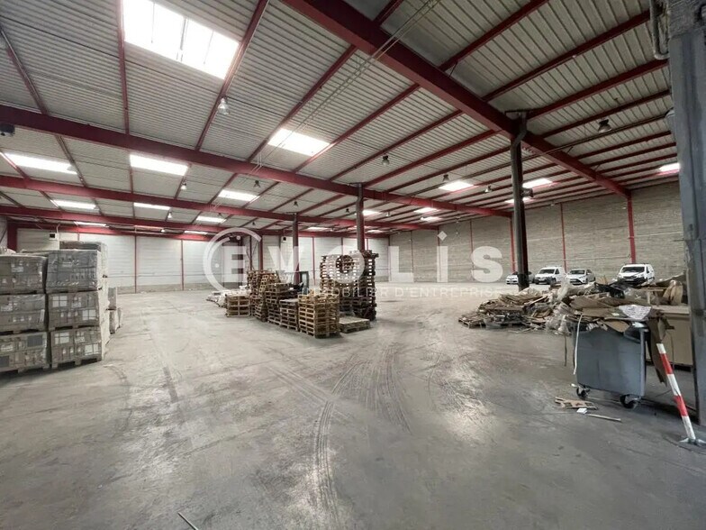 Industrial in Combs-la-Ville for lease - Interior Photo - Image 3 of 5