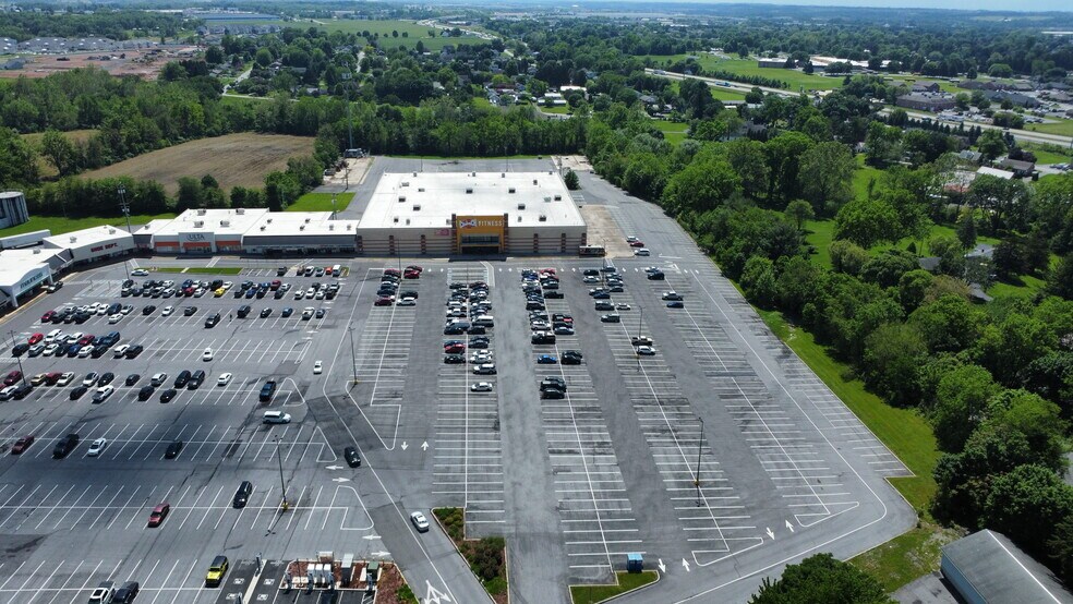 1320 Lincoln Way E, Chambersburg, PA à louer - Photo du bâtiment - Image 2 de 22