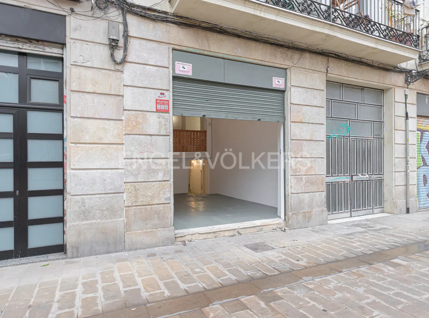 Multifamily in Barcelona, Barcelona for sale Building Photo- Image 1 of 4