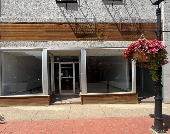 Plus de détails pour 622 3 St SE, Medicine Hat, AB - Commerce de détail à louer