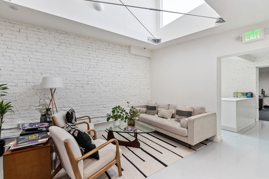 11007 Venice Blvd, Los Angeles, CA for sale - Building Photo - Image 2 of 12