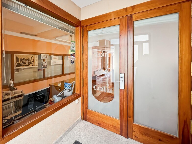 Services hôteliers dans Buitrago del Lozoya, Madrid à vendre - Photo du bâtiment - Image 2 de 46