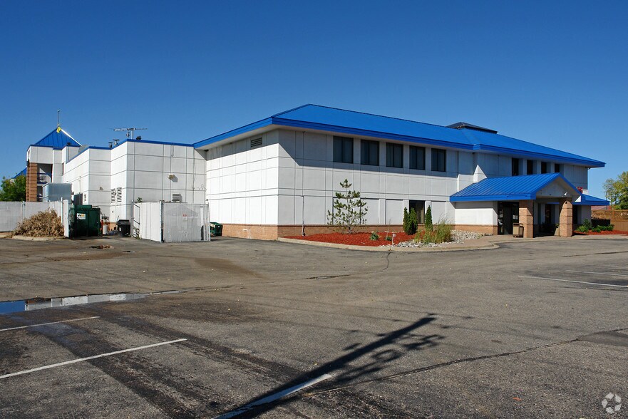 1244 Canterbury Rd, Shakopee, MN à louer - Photo du bâtiment - Image 3 de 47