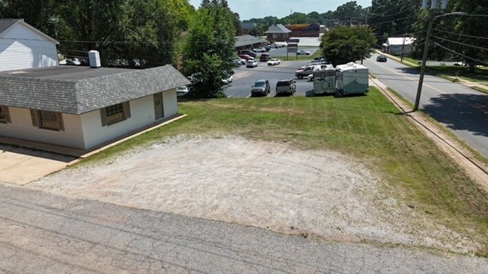 1295 N Main Ave, Newton, NC à vendre - Photo du bâtiment - Image 2 de 14