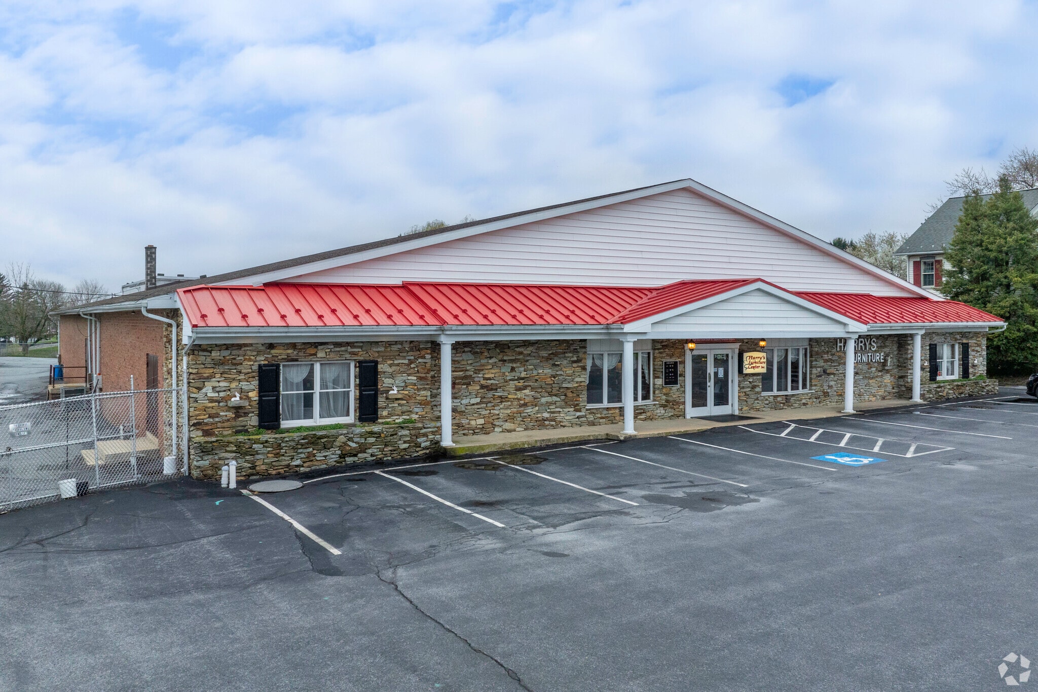 16 Graybill Rd, Leola, PA for lease Primary Photo- Image 1 of 16