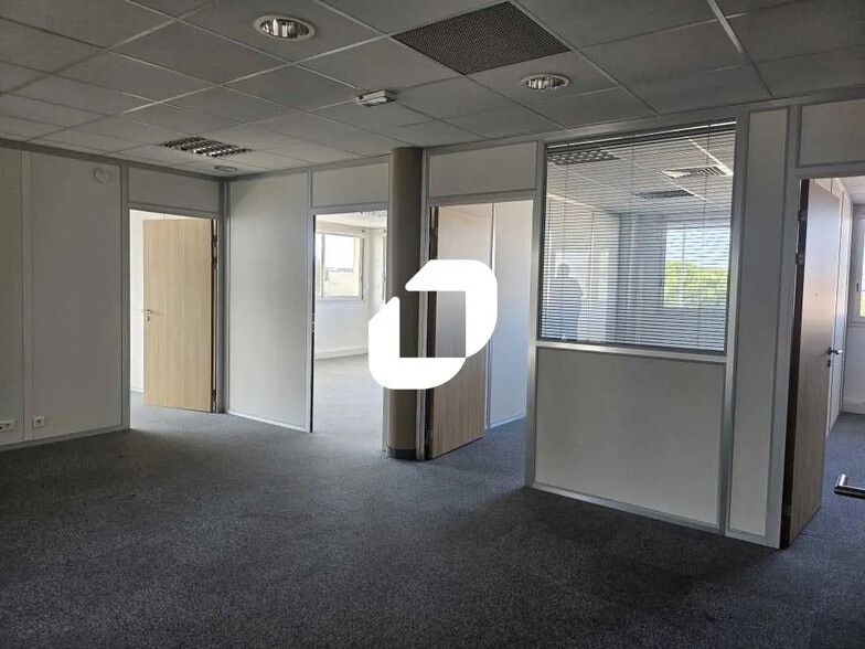 Office in Montpellier for lease - Interior Photo - Image 2 of 15