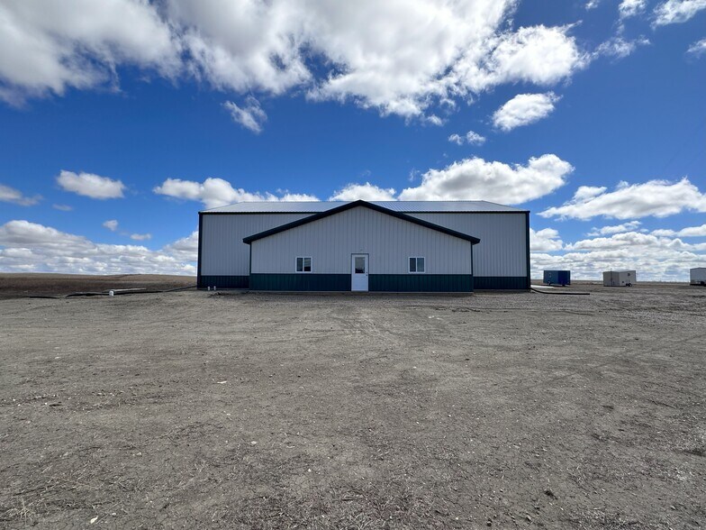 83 US-83 Hwy, Max, ND for sale - Primary Photo - Image 1 of 10