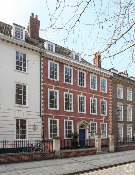 38 Queen Sq, Bristol for lease - Primary Photo - Image 1 of 2